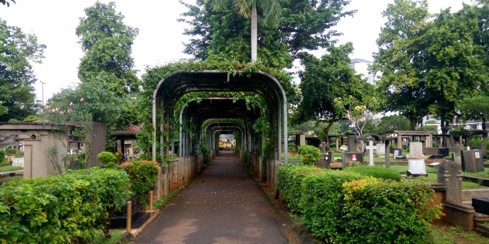 プタンブラン公営墓地(TPU=Tempat Pemakaman Umum Petamburan)