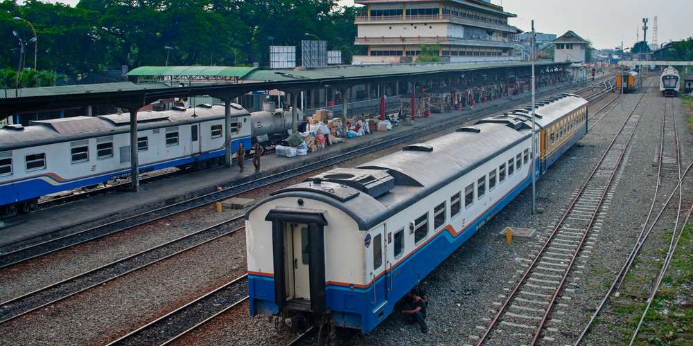 現在のジャカルタ バンドン高速鉄道の建設状況 バンドン スラバヤ間の在来線の準高速化計画との関連 インドネシアのitサービス会社 バテラハイシステム
