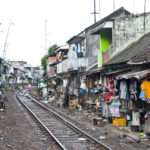 ジャカルタの線路際の家