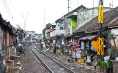 インドネシアにおける低所得者救済のための賃金補助金